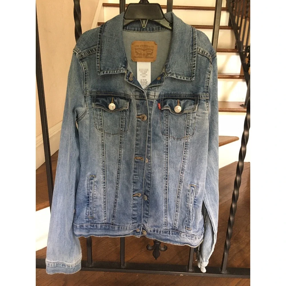 Girl's Size XL Denim Levi Strauss Jean Jacket Fits 13-15 Years  Button Up Blue